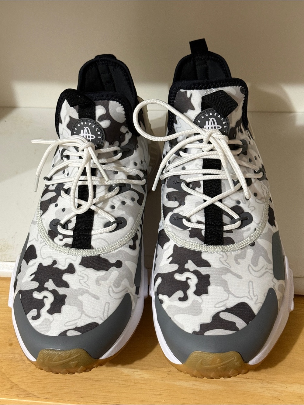 NIKE AIR HUARACHE DRIFT CAMO SHOES MENS SIZE 11 WHITE GRAY CAMO - Picture 2 of 7